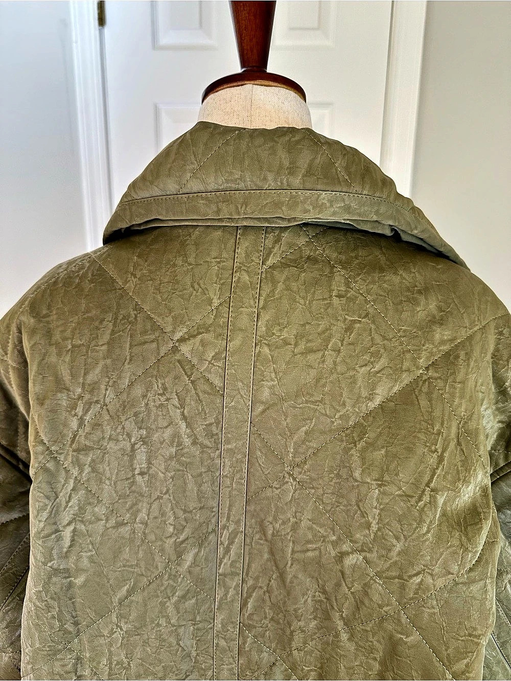 Moon River Quilted Coat in Olive Size Small Like New - Picture 5 of 7